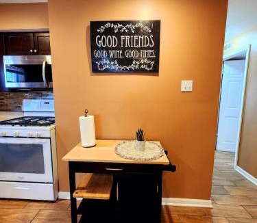 Evanston Apartment | Modern 2 Beds Apt close Downtown