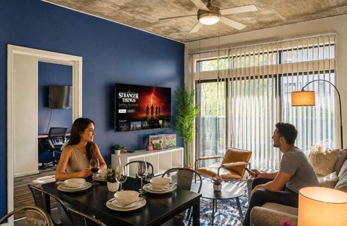 Evans Churchill Apartment | Modern 2BD - CDT - Gym, Pool, Parking - Sleep 8
