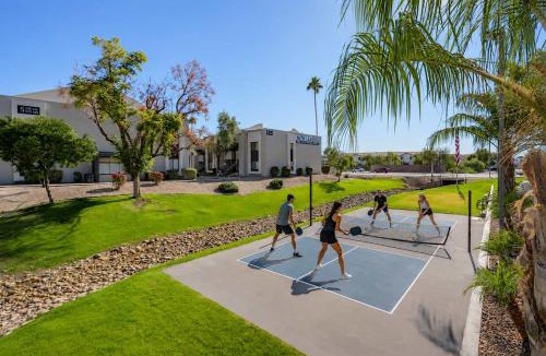 South Scottsdale Apartment | Modern 2BD - Parking, Gym, Pool - Sleeps 8 - 5 Min Casino