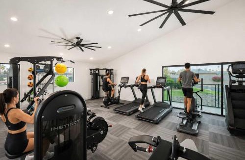 South Scottsdale Apartment | Modern 2BD - Parking, Gym, Pool - Sleeps 8 - 5 Min Casino