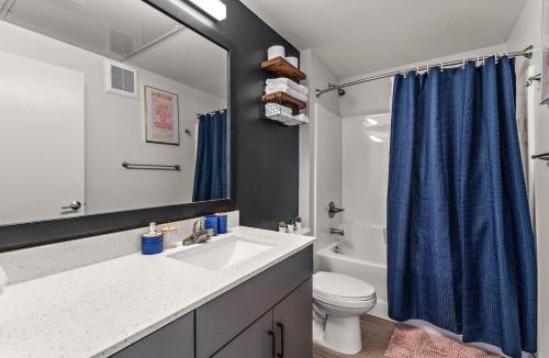 Downtown Minneapolis Apartment | Modern 2BR 2 Bath and Gym near Downtown, Loring Park