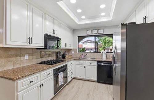 Dublin House | Modern 3BR Dublin - Office, Laundry & Private Yard