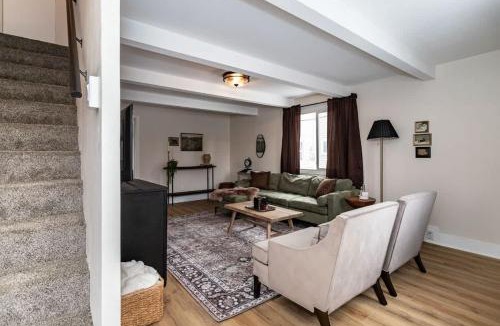 Ames House | Modern 3BR Getaway-Stylish Ames