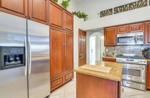 Green Valley House | Modern 3BR Home with Pool Jacuzzi Games Room