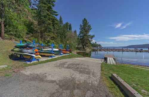 Worley Apartment | Modern A-Frame CabinKayaks, Golf Cart & Boat Slip
