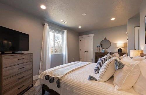 Franklin to the Fort House | Modern abode in Central Missoula!