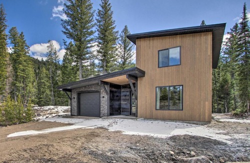 Philipsburg House | Modern and Newly Built Cabin Ski, Fish, Hike!