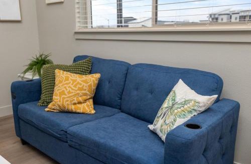 Old Town North Apartment | Modern Apartment with Views