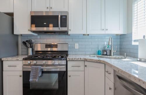 Manana Vista House | Modern Arcadia Lite Oasis Pool Heater BBQ