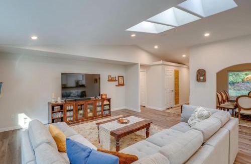 Sudden Valley House | Modern Bellingham Home for work & play, beach access