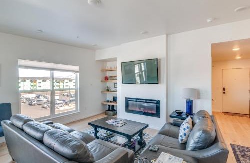 Bozeman House | Modern Bozeman Condo w/Balcony & Mountain Views!