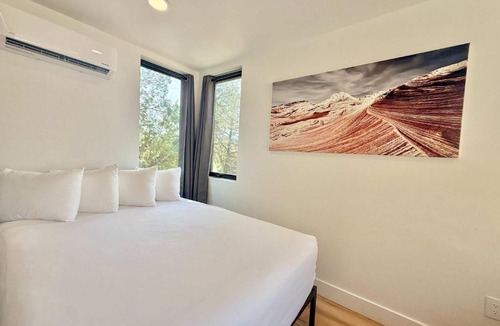Orderville House | Modern Cabin Near Zion & Bryce w Pool & Hot Tub