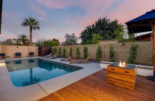 Tami Estates House | Modern Cactus Home - Luxe with Spa-baths Pool & Firepit