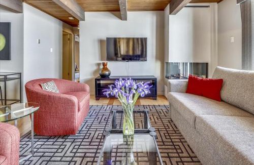 Downtown Apartment | Modern Condo, 1 Block to Gondola - Ideal Vacation Location