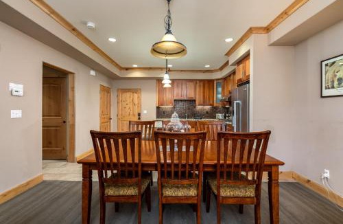 Bear Valley Apartment | Modern Condo - Jacuzzi Tub SM #201