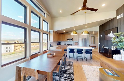Park City House | Modern condo with fireplace and private balcony - lake view
