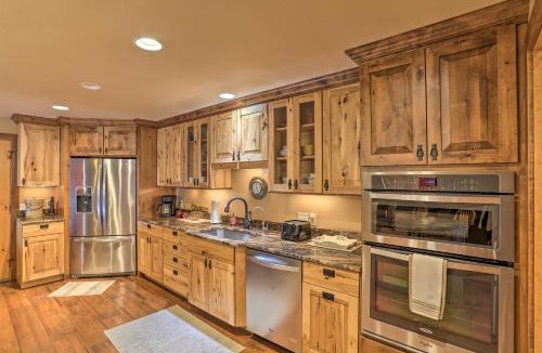 Deadwood Apartment | Modern Deadwood Apt with Mountain Views & Grill!