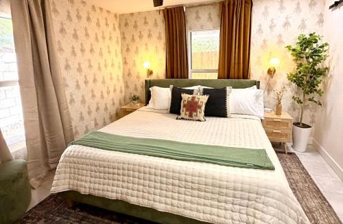 Phoenix House | Modern Desert Getaway, Sleeps 5-Fire Pit-Coffee Bar