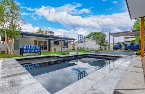 Booker T. Washington House | Modern Downtown Oasis