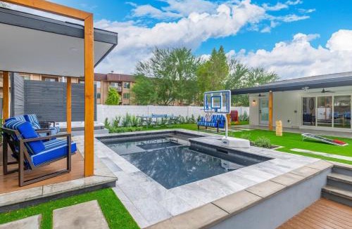 Booker T. Washington House | Modern Downtown Oasis