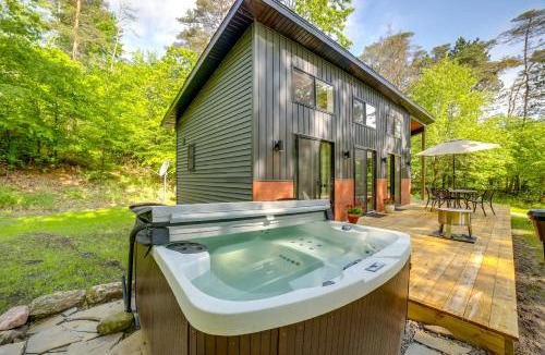 Paris House | Modern Hersey Tiny Home w/Private Hot Tub!