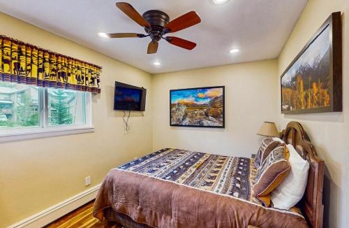 Winter Park Apartment | Modern Hi Country Haus Getaway 10-15