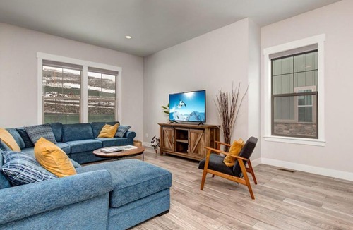Park City House | Modern home with mountain view balcony & great location - near skiing