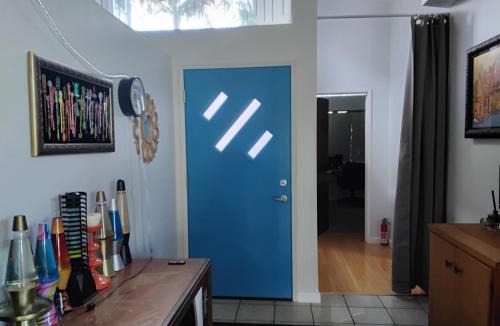 The Plaza House | MODERN HOMESHARE Guest room & bath CSULB Eldorado park