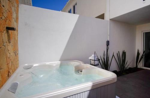 Ensenada House | Modern House with Jacuzzi & Grill 3BR