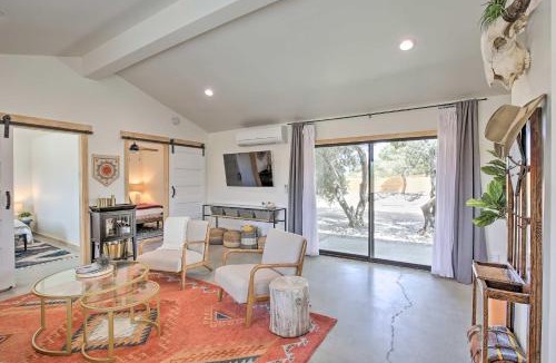 Joshua Tree House | Modern Joshua Tree Bungalow with Fire Pit & BBQ!