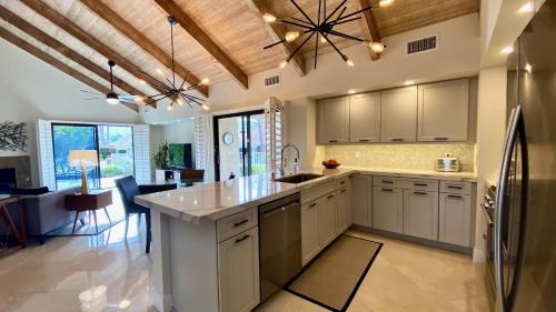 Rancho Mirage House | MODERN LIFE: 1 bed/1.5 baths poolside retreat/expanded outdoor living spaces. Managed by Greenday!
