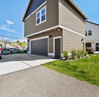 Post Falls Apartment | Modern Loft Private Golf Course Retreat