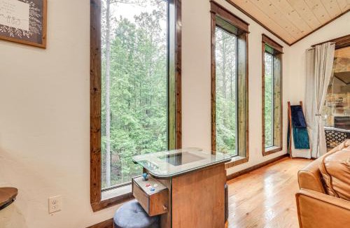 Broken Bow House | Modern, Luxe Cabin in Broken Bow w/Hot Tub!