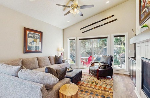 McCall House | Modern McCall Family Retreat Loft AC Deck
