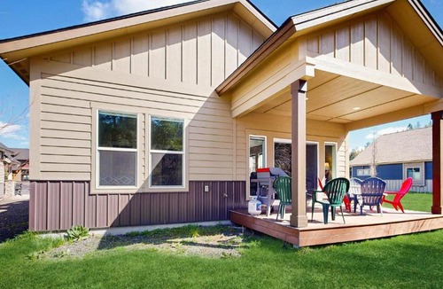McCall House | Modern McCall Family Retreat Loft AC Deck