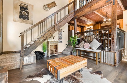 Upper Moonridge House | Modern Moonridge Manor