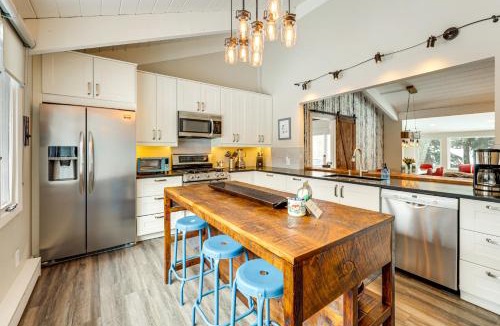 Eagle-Vail House | Modern Mountain Escape on Golf Course w/Hot Tub!