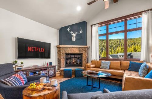 Keystone House | Modern Mountain Escape - Walk or Shuttle to Lifts - Private Hot Tub, Views, Work-Friendly