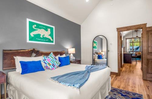 Keystone House | Modern Mountain Escape - Walk or Shuttle to Lifts - Private Hot Tub, Views, Work-Friendly