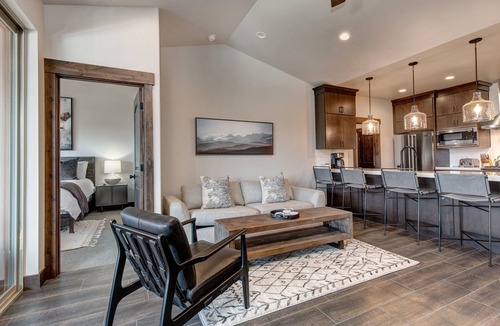 Park City House | Modern Mountain Luxury - Bonus room, Humidifier, Wi-Fi & Hot Tub!