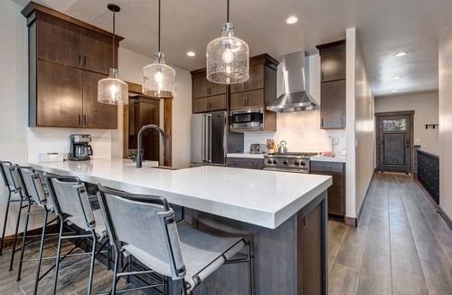 Park City House | Modern Mountain Luxury - Bonus room, Humidifier, Wi-Fi & Hot Tub!