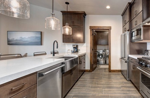 Park City House | Modern Mountain Luxury - Bonus room, Humidifier, Wi-Fi & Hot Tub!