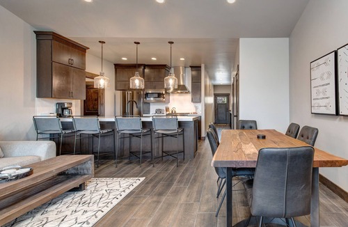 Park City House | Modern Mountain Luxury - Bonus room, Humidifier, Wi-Fi & Hot Tub!