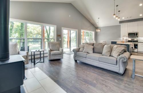 Mountain Home House | Modern Norfork River Cabin Rental w/Shared Dock!