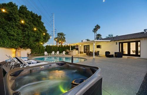 Hy-view House | Modern Old Town Oasis - Pool Spa & Outdoor Kitchen