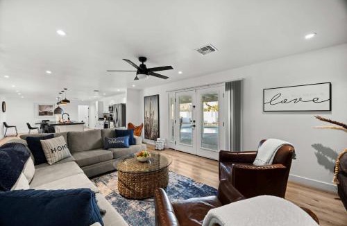 Hy-view House | Modern Old Town Oasis - Pool Spa & Outdoor Kitchen