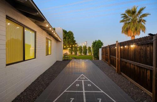 Hy-view House | Modern Old Town Oasis - Pool Spa & Outdoor Kitchen