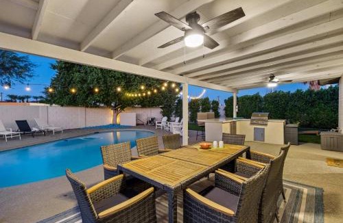 Hy-view House | Modern Old Town Oasis - Pool Spa & Outdoor Kitchen