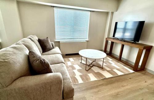 North Central Omaha Apartment | Modern Omaha Apartment Near Dining & Attractions