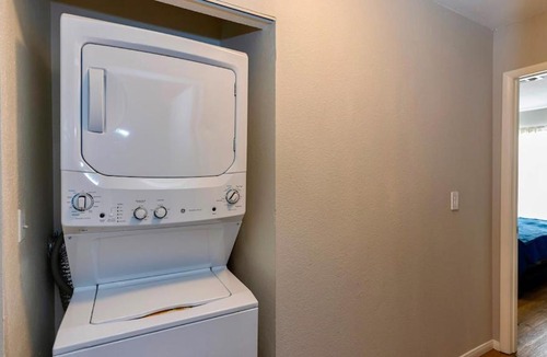 Spring Valley Apartment | Modern Pet-Friendly 2BR Near Strip & Chinatown